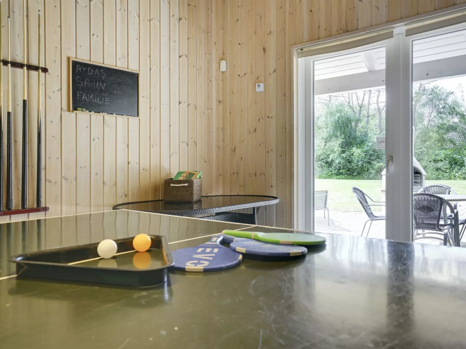 "Hughe" - 300m from the sea-Binnen