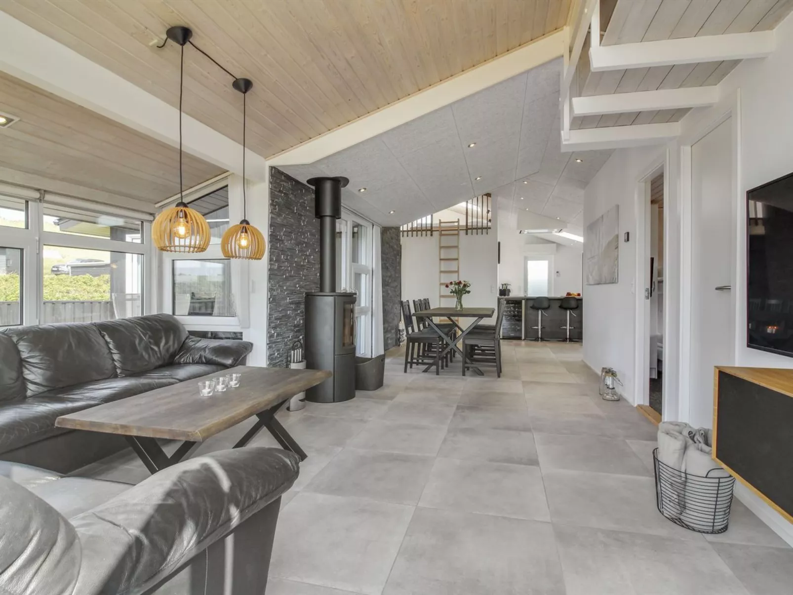 "Hroswitha" - 100m from the sea-Binnen