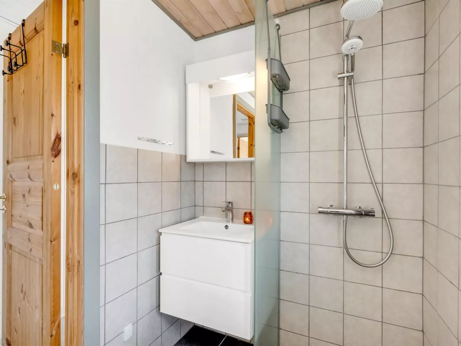 "Knag" - 800m to the fjord-Binnen