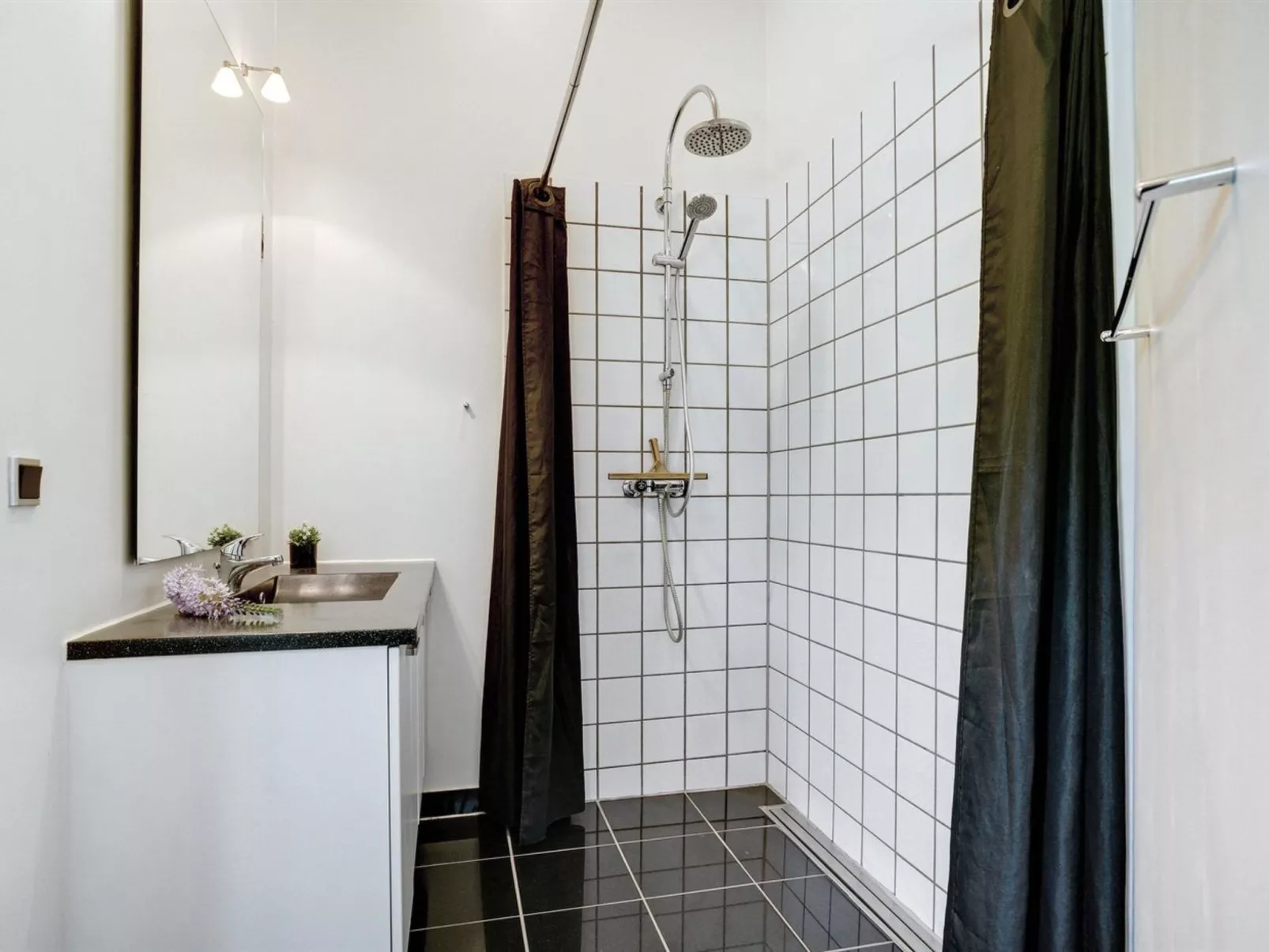 "Ebbi" - 36km from the sea-Binnen