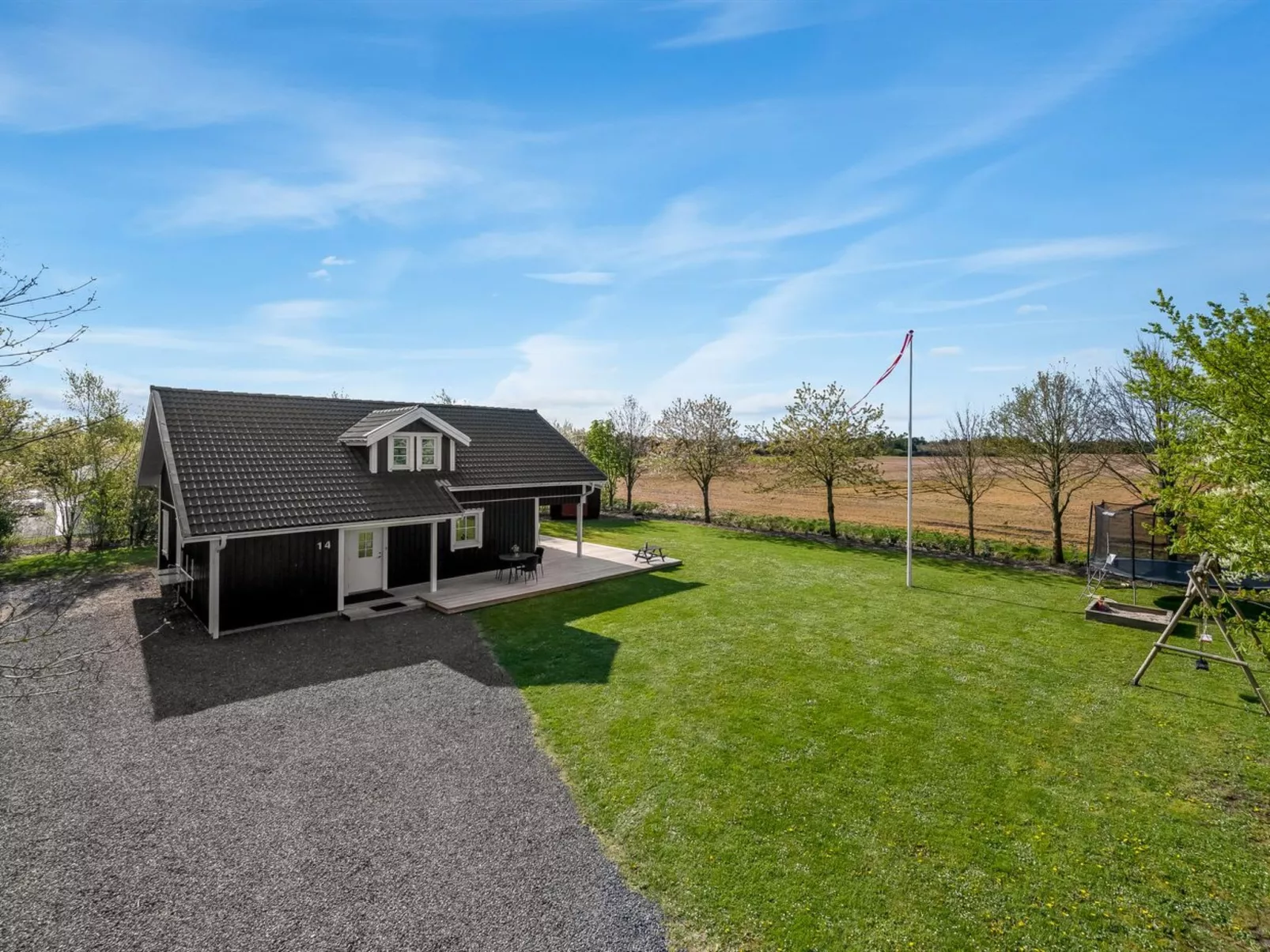 "Adelia" - 850m to the fjord-Buiten