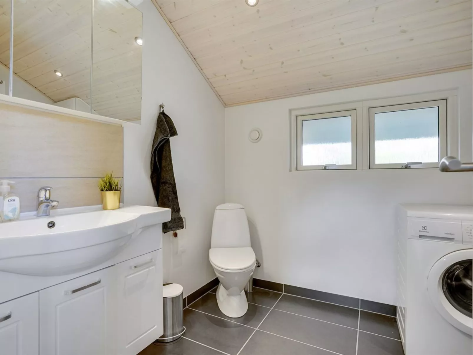 "Ingward" - 300m to the fjord-Binnen