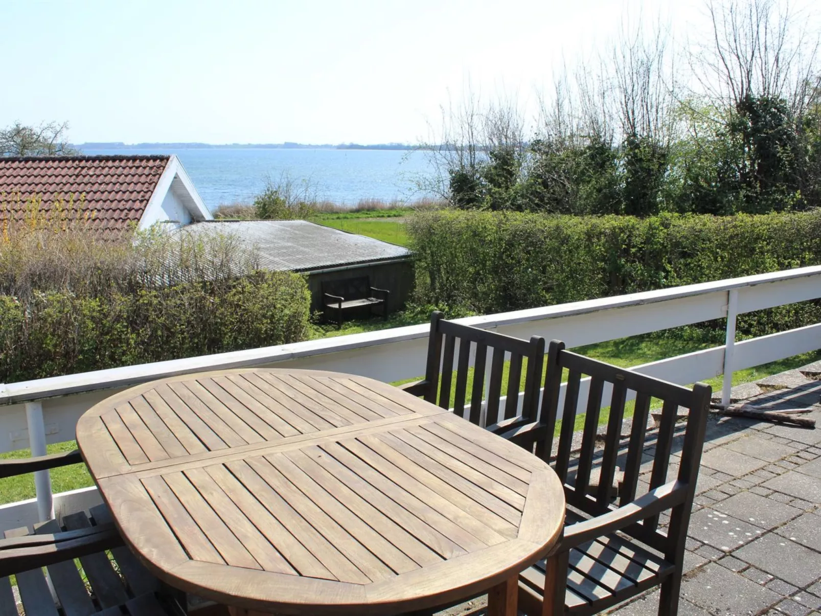 "Tekla" - 70m to the fjord-Buiten