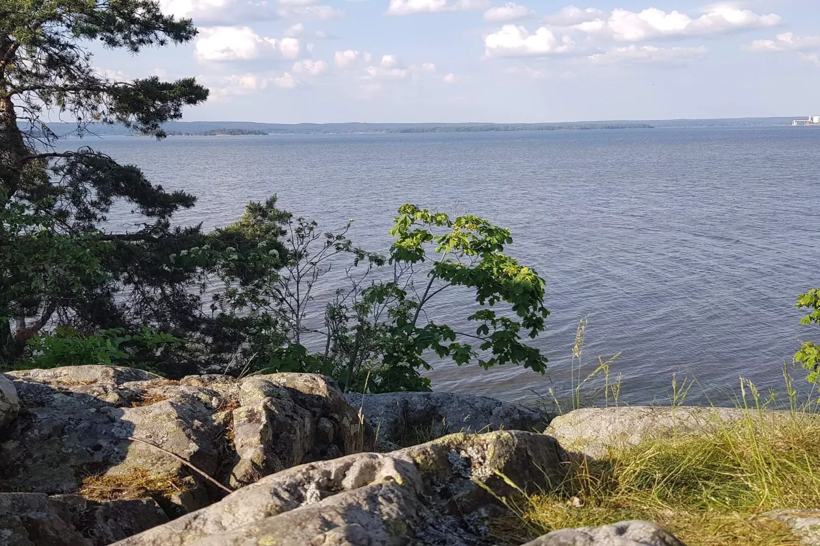 Huisje met hottub in Rejmyre-Waterzicht