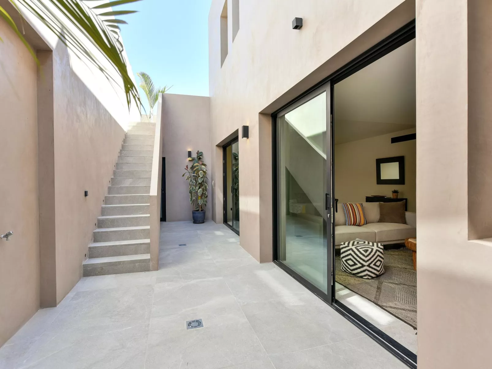 Almadies Tauro - Buiten