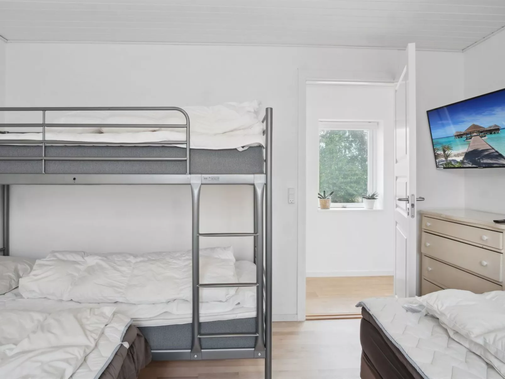 "Janna" - 75m from the sea-Binnen