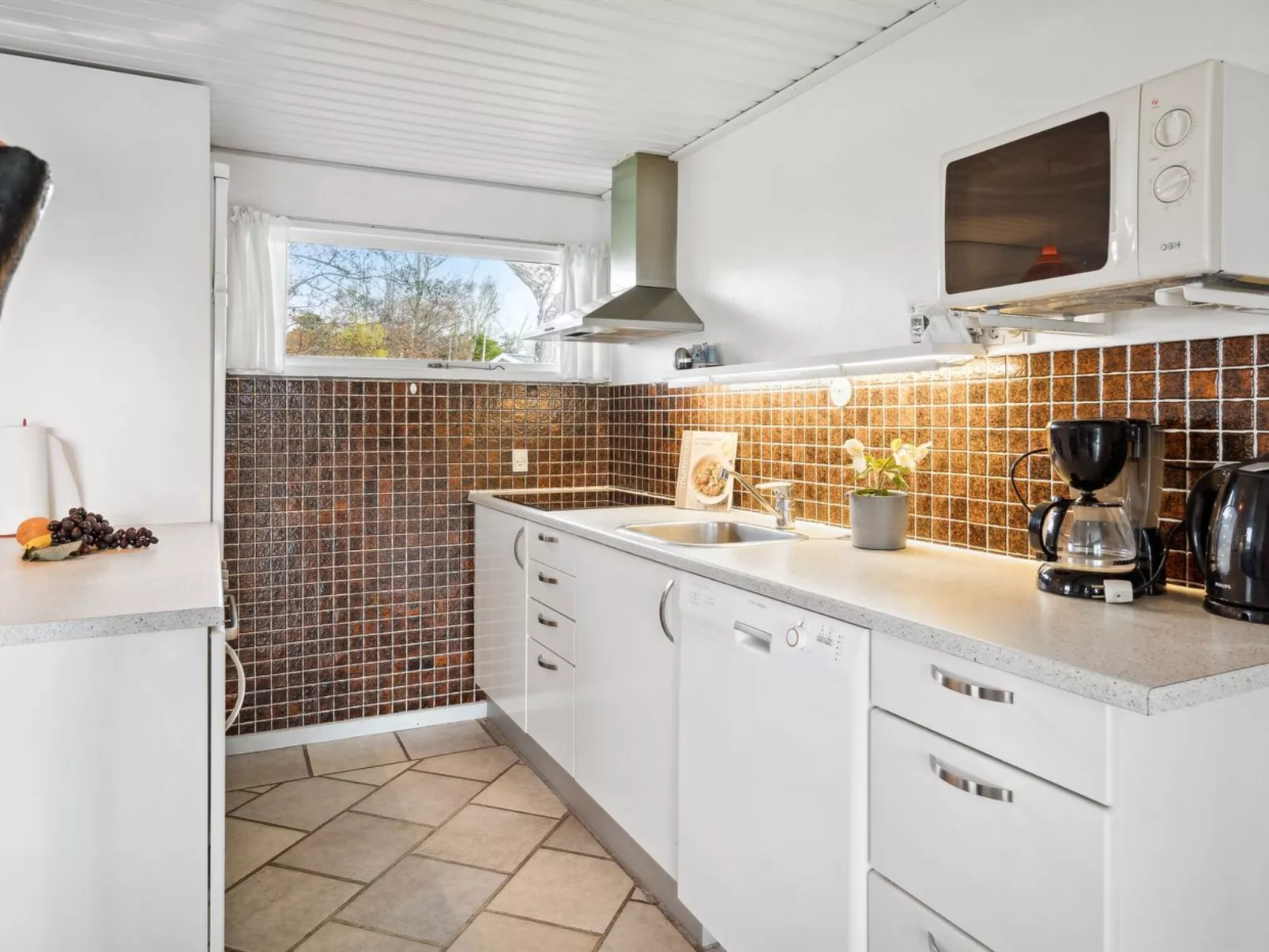 "Thara" - 100m from the sea-Binnen