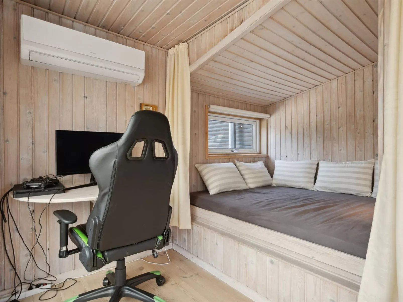 "Sari" - 250m from the sea-Binnen