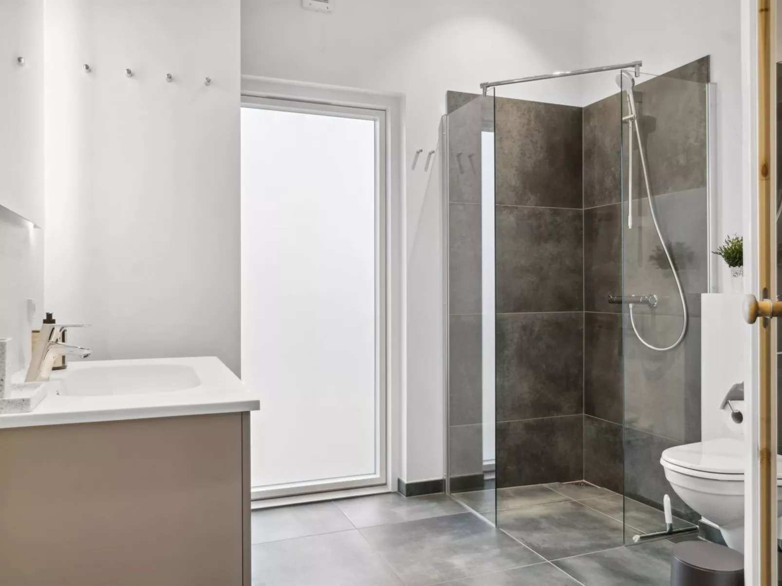 "Harrieth" - 300m from the sea-Binnen