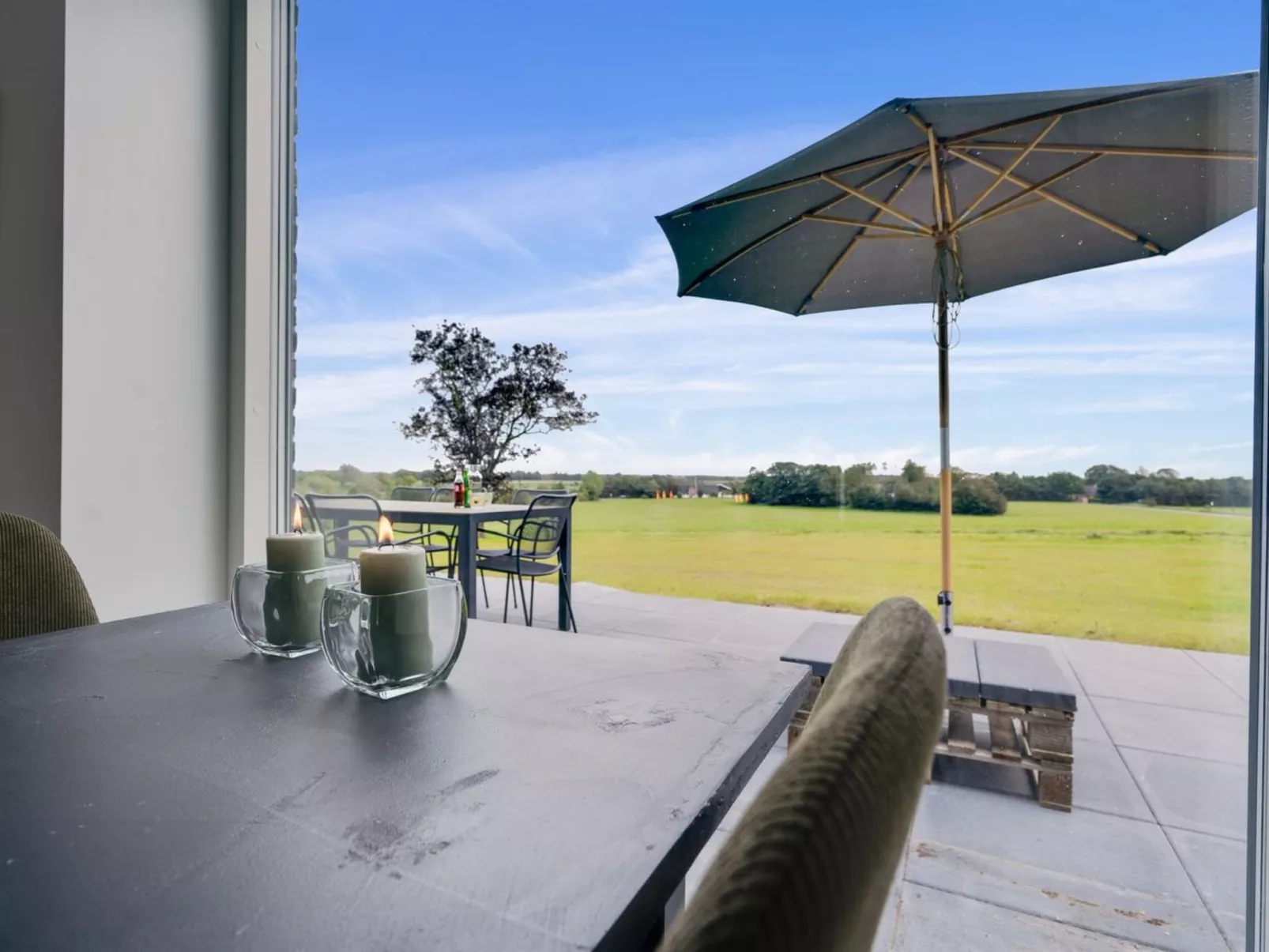 "Landuin" - 30km from the sea-Binnen