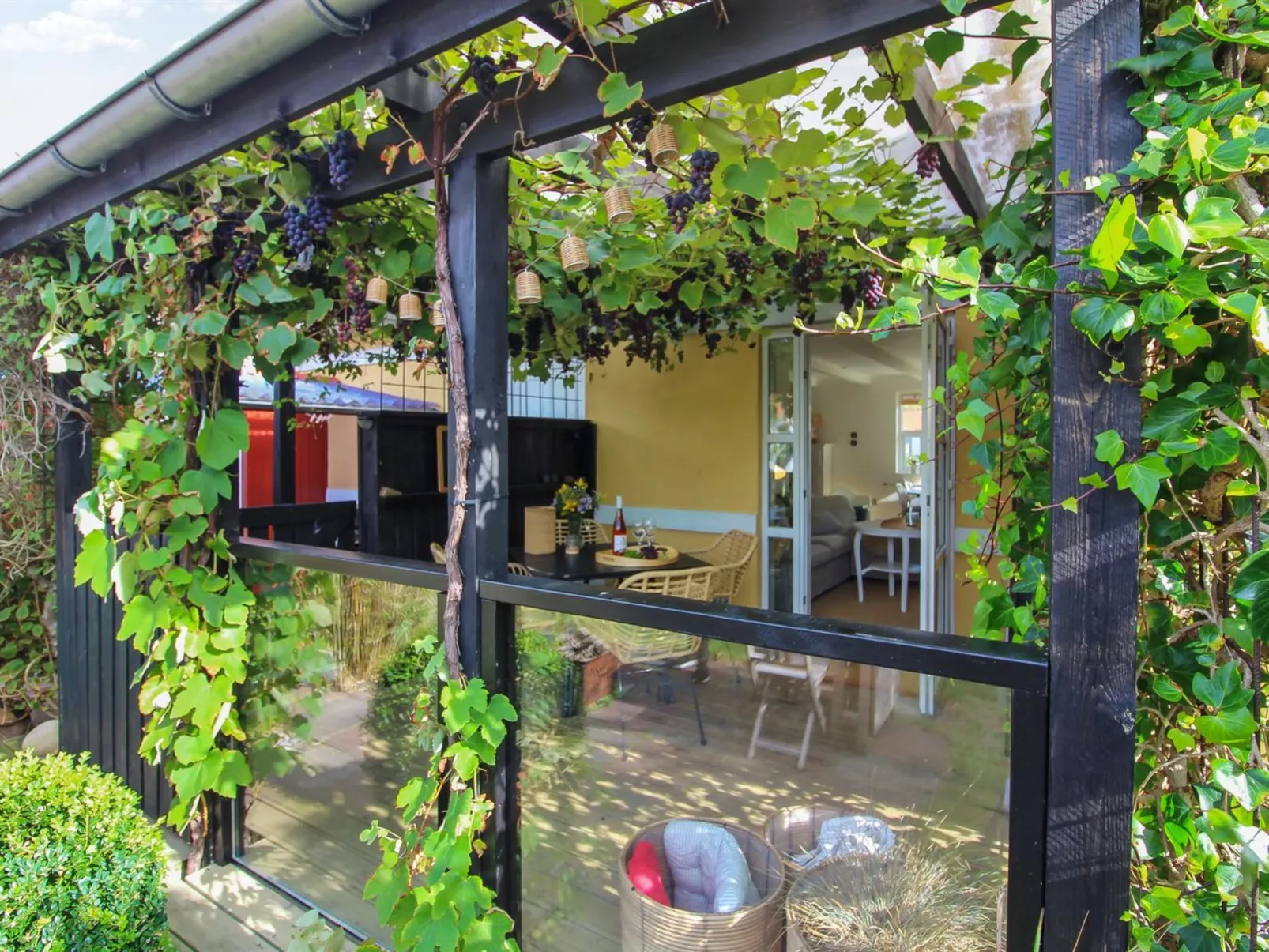 "Thorgny" - 900m from the sea-Binnen