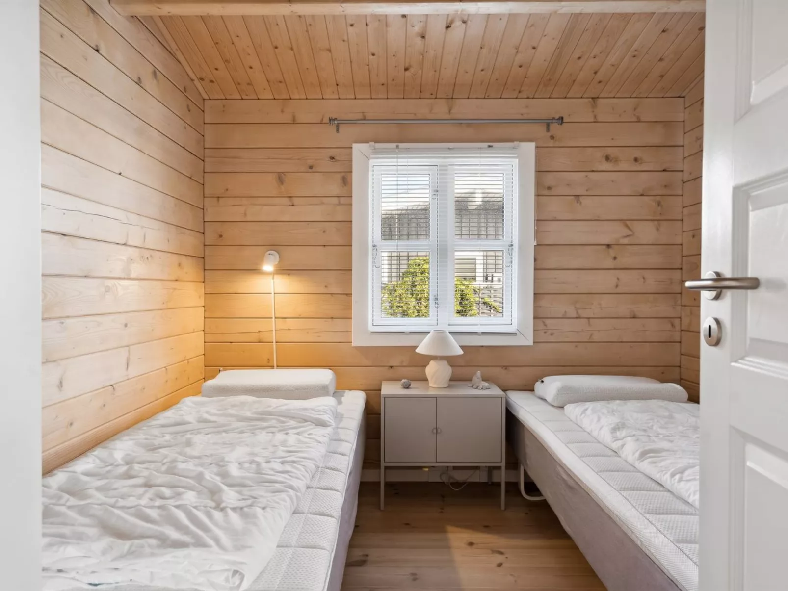 "Gyrth" - 20m to the fjord-Binnen