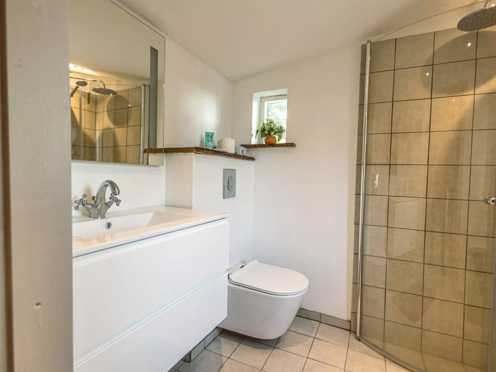 "Arnora" - 48km from the sea-Binnen