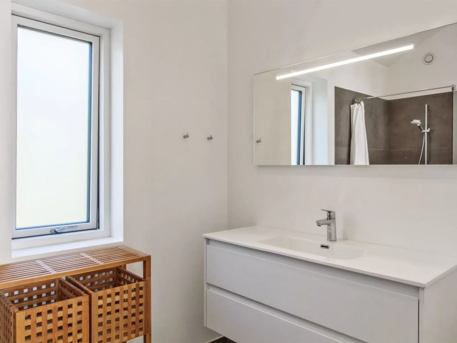 "Razmo" - 2.5km from the sea-Binnen