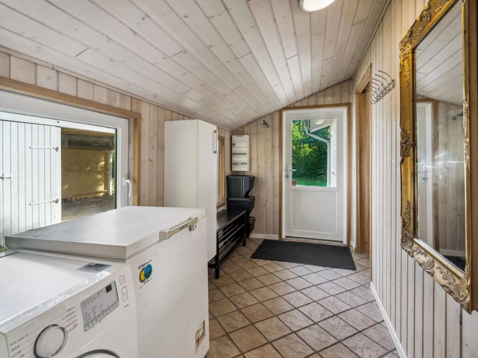 "Viljo" - 30km from the sea-Binnen