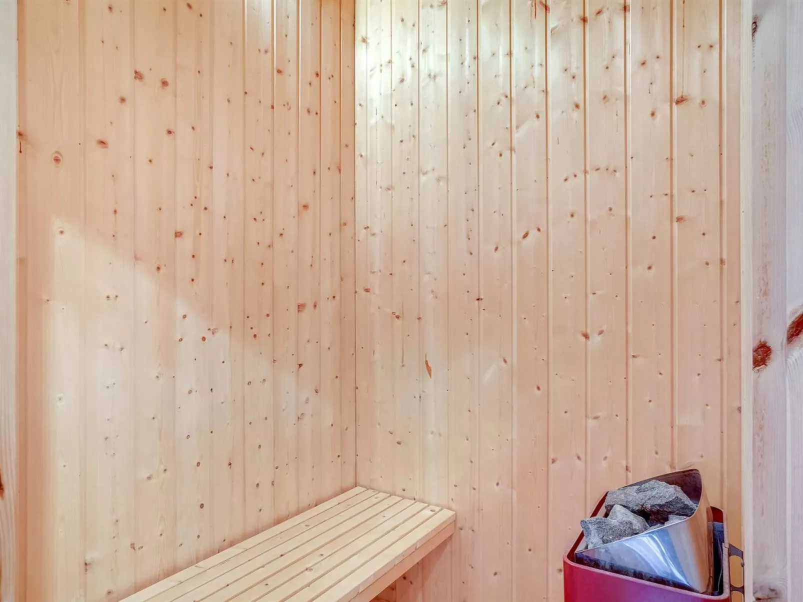 "Floria" - 1.4km from the sea-Binnen