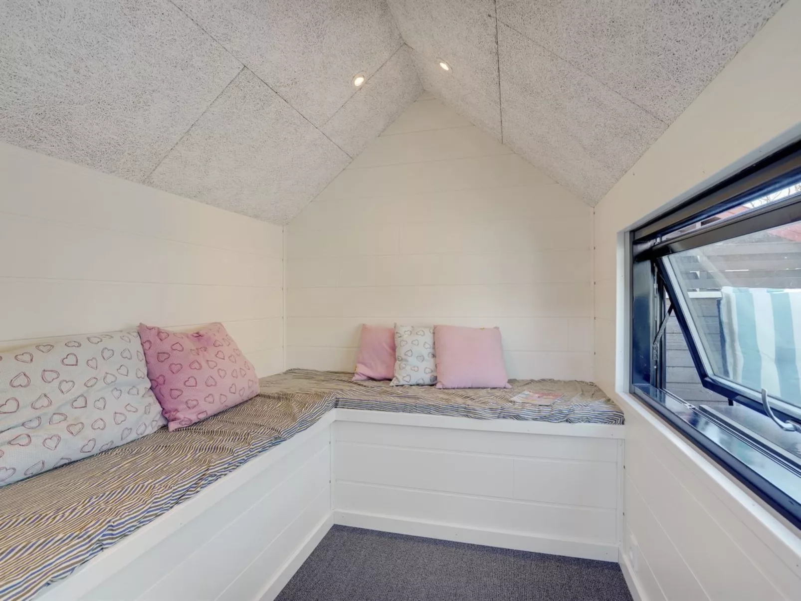 "Henrikke" - 500m to the fjord-Binnen