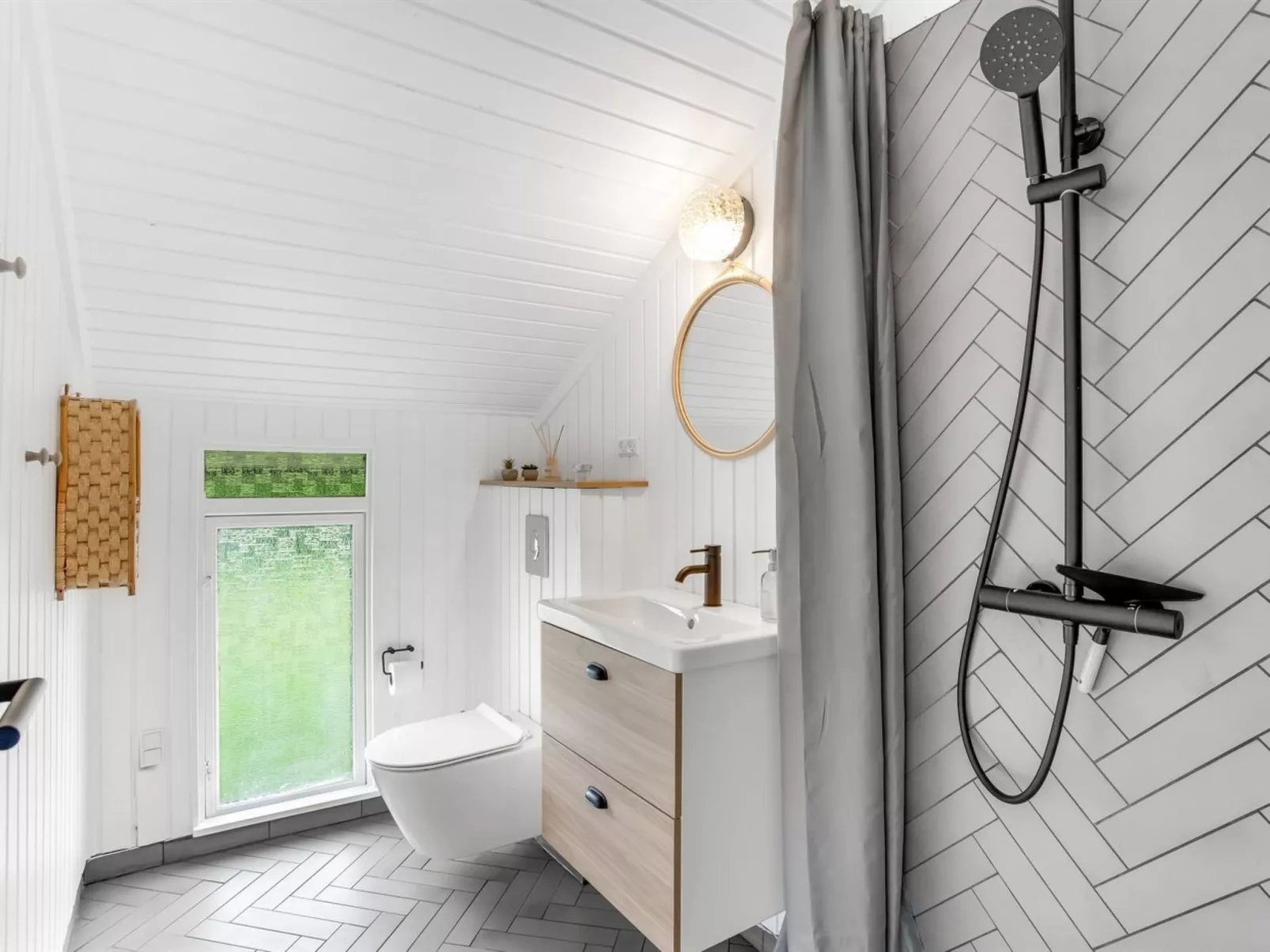 "Frender" - 800m to the fjord-Binnen