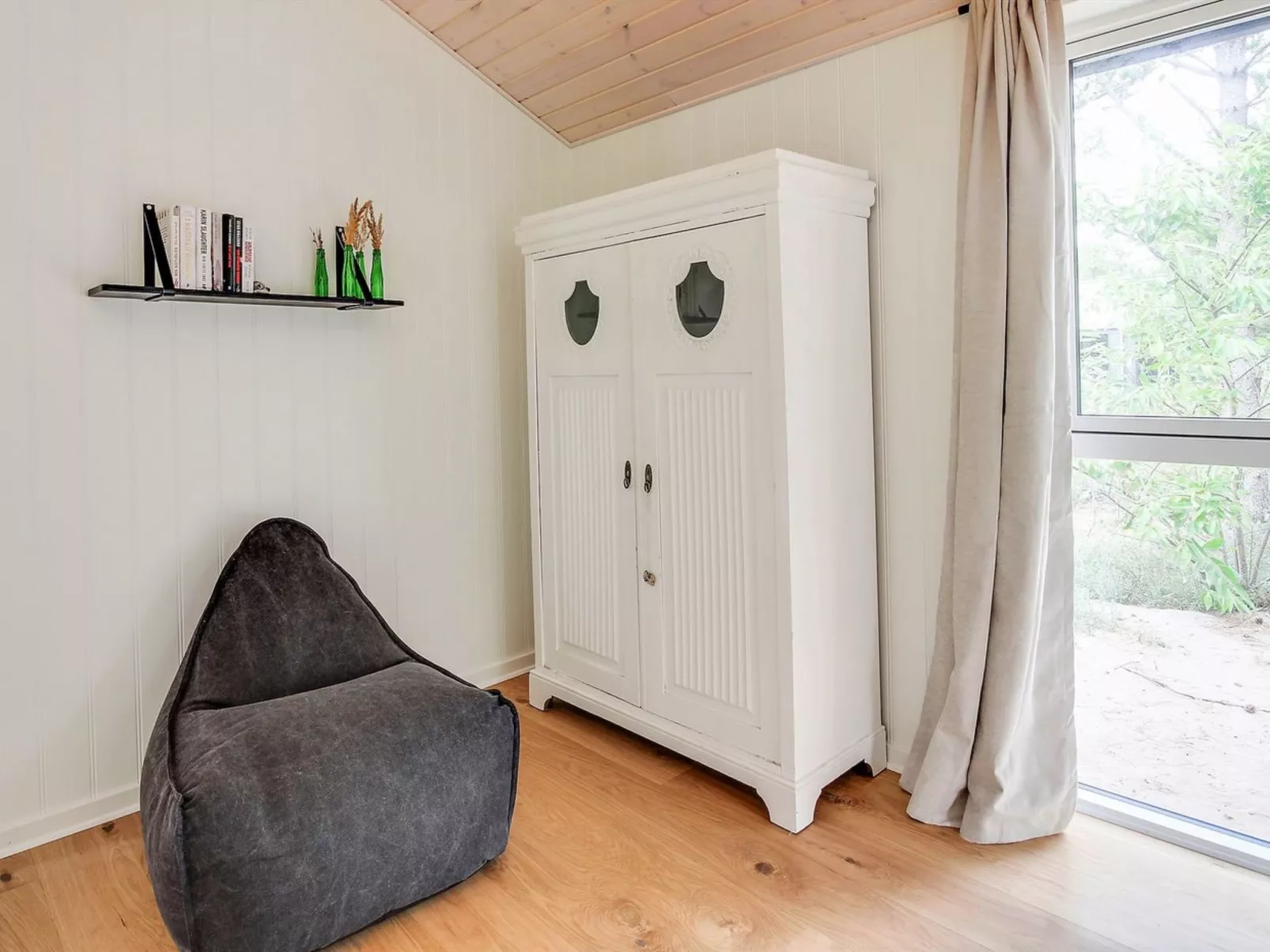 "Aleko" - 2.5km from the sea-Binnen