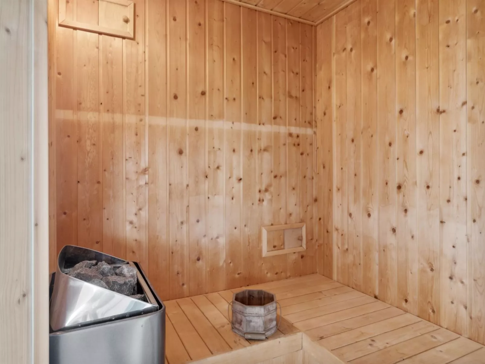 "Elspeth" - 25m from the sea-Binnen