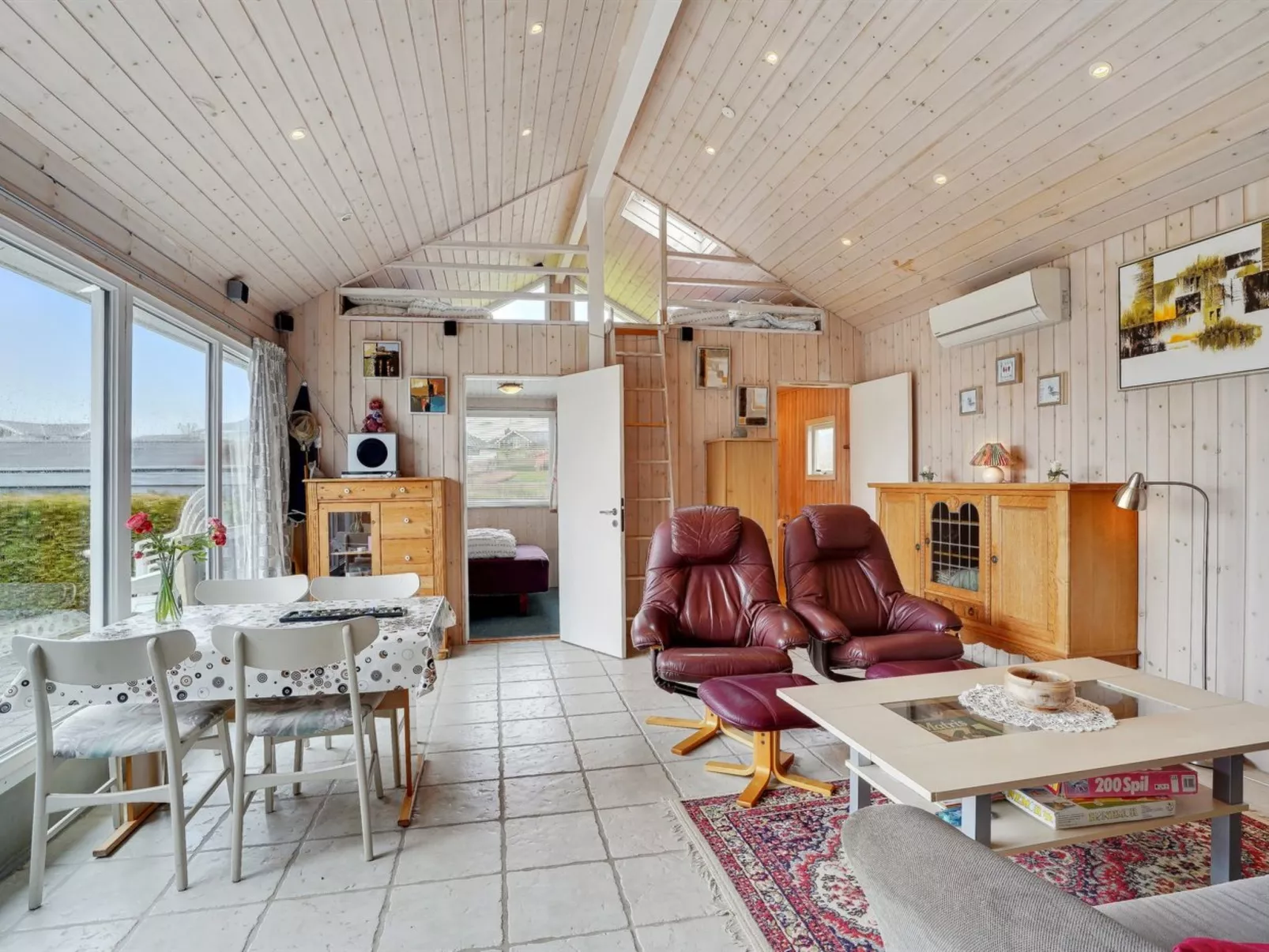 "Ormar" - 100m to the fjord-Binnen