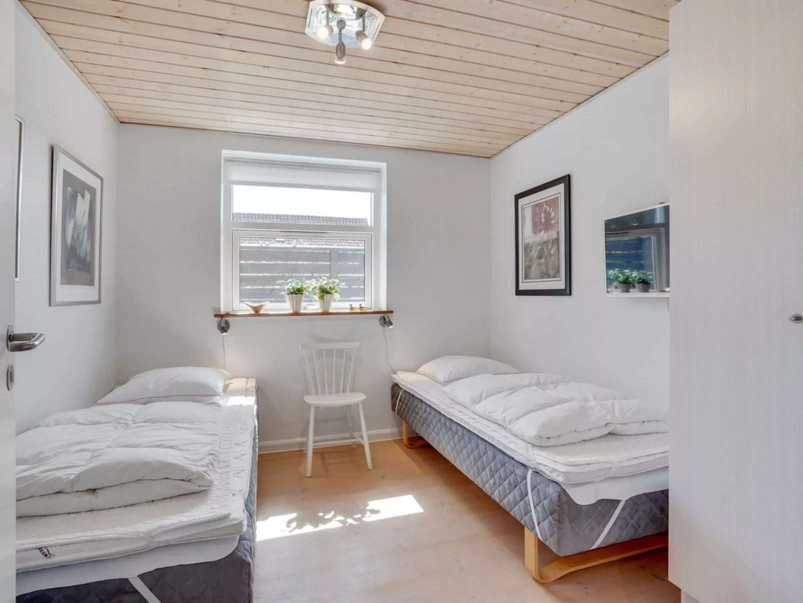 "Marno" - 500m from the sea-Binnen