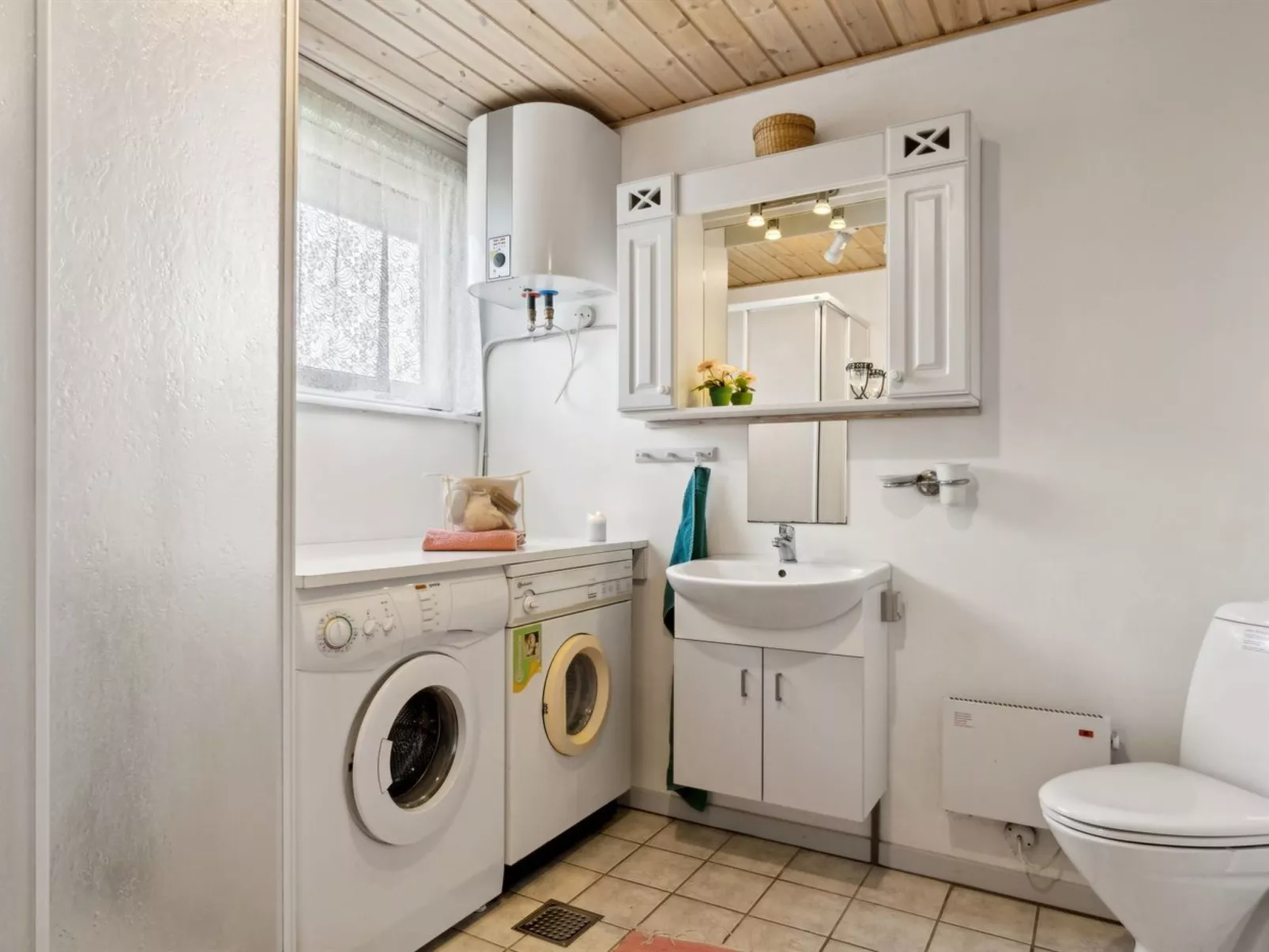 "Aletha" - 300m to the fjord-Binnen