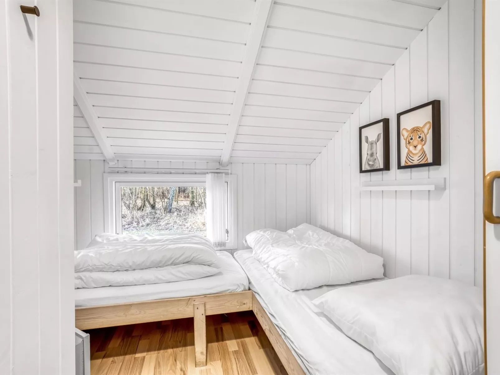 "Bjart" - 1.5km from the sea-Binnen