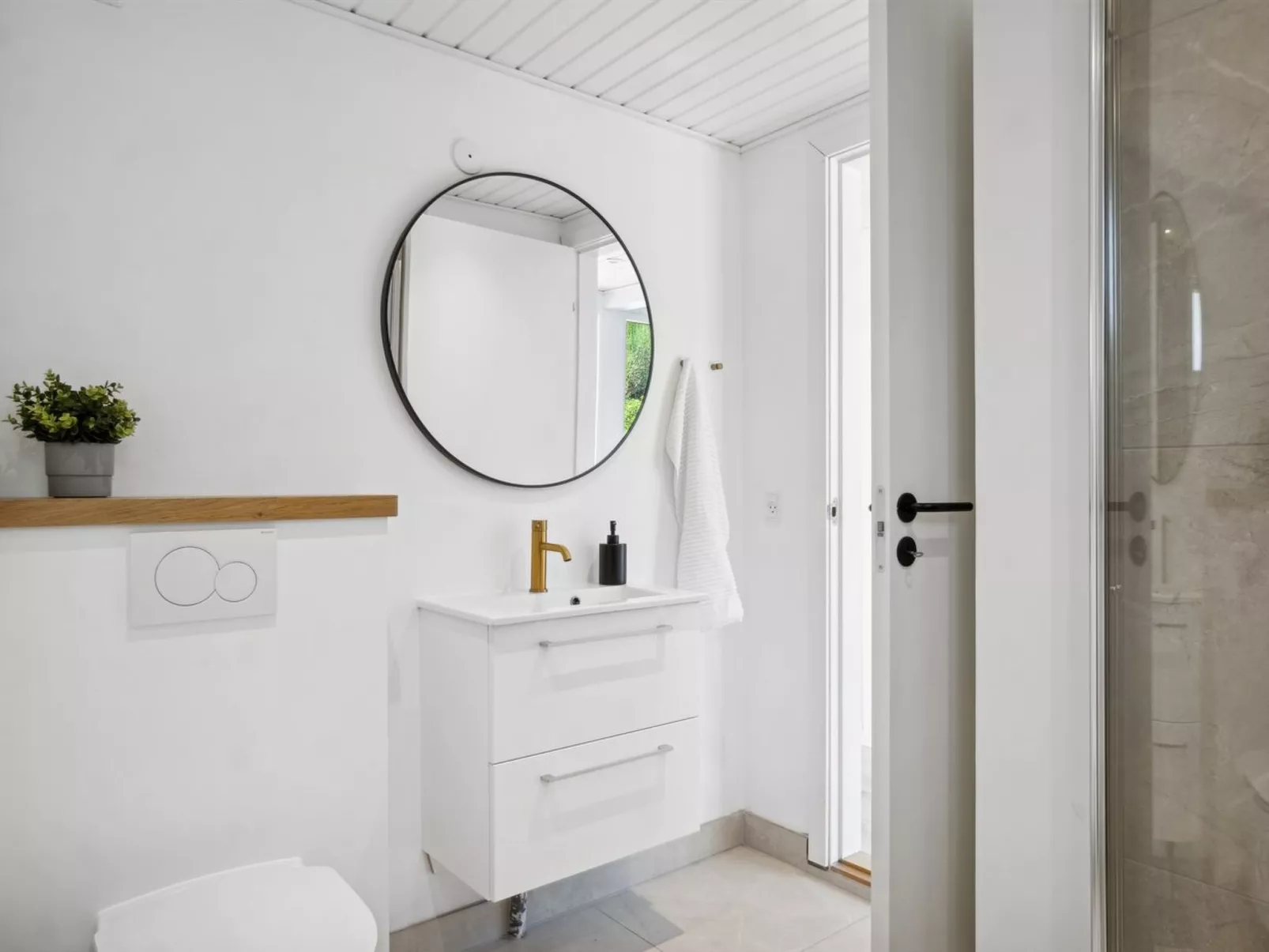 "Asta" - 1km from the sea-Binnen