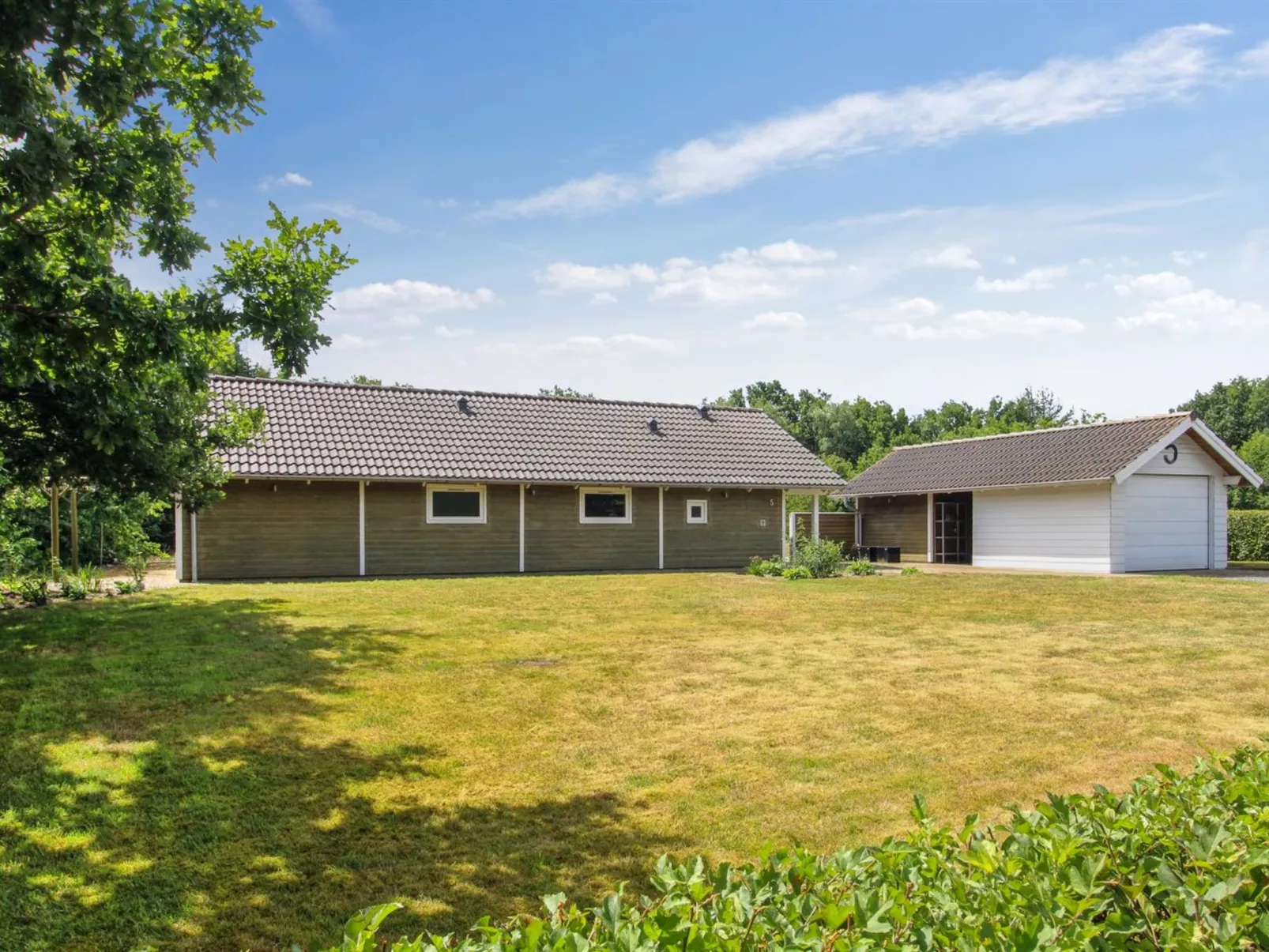 "Sanna" - 30km from the sea-Buiten