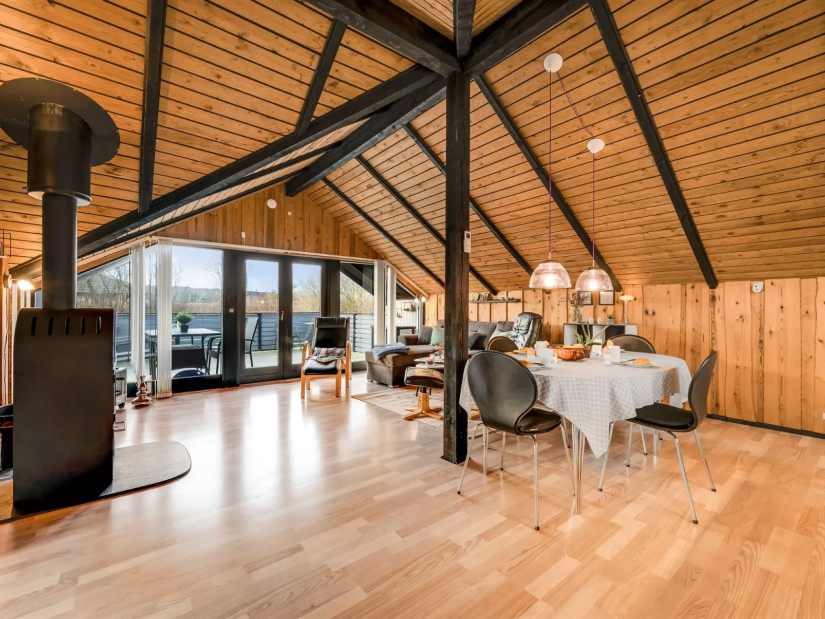 "Tjana" - 6km from the sea-Binnen