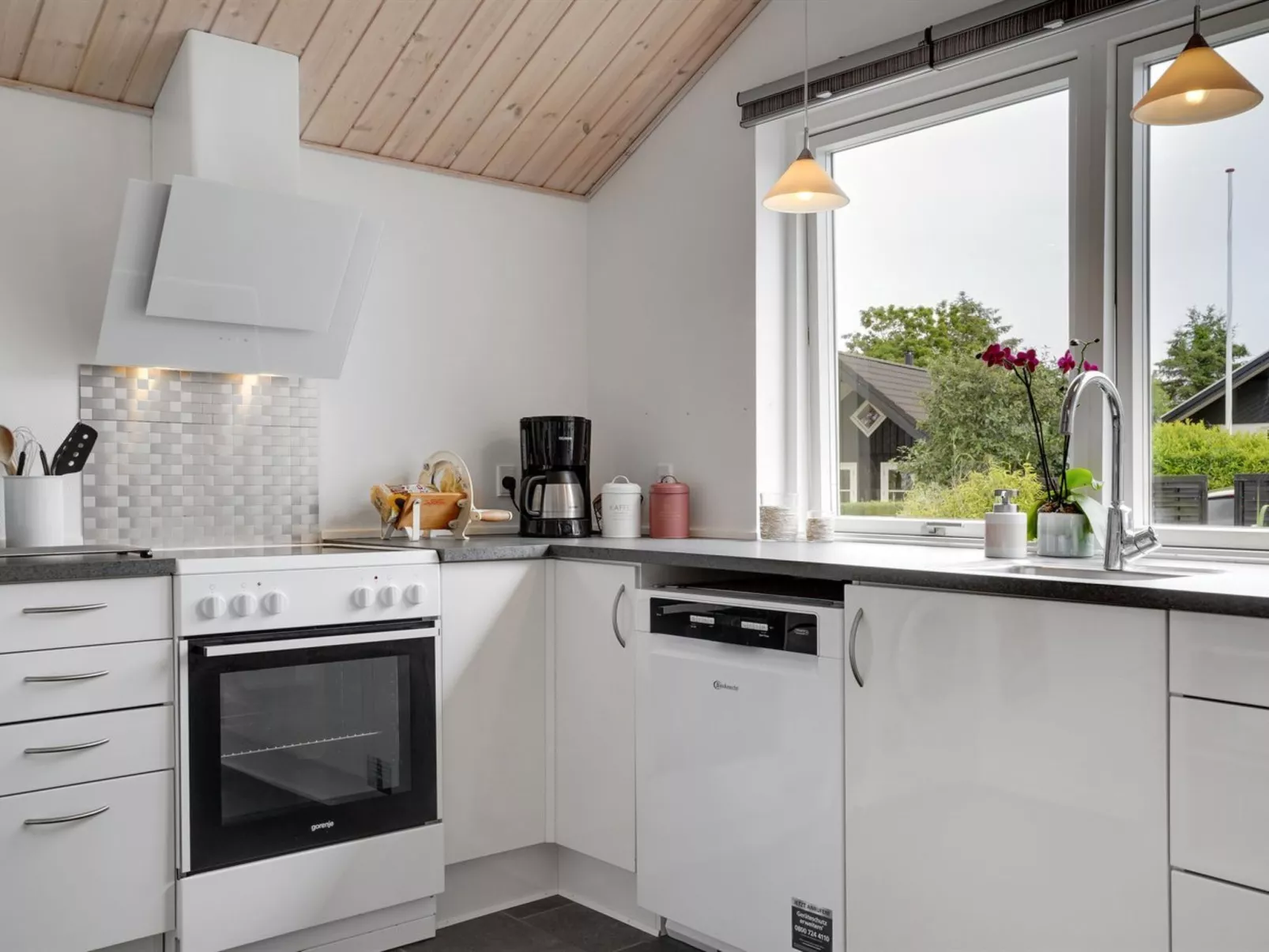 "Jörgen" - 100m from the sea-Binnen