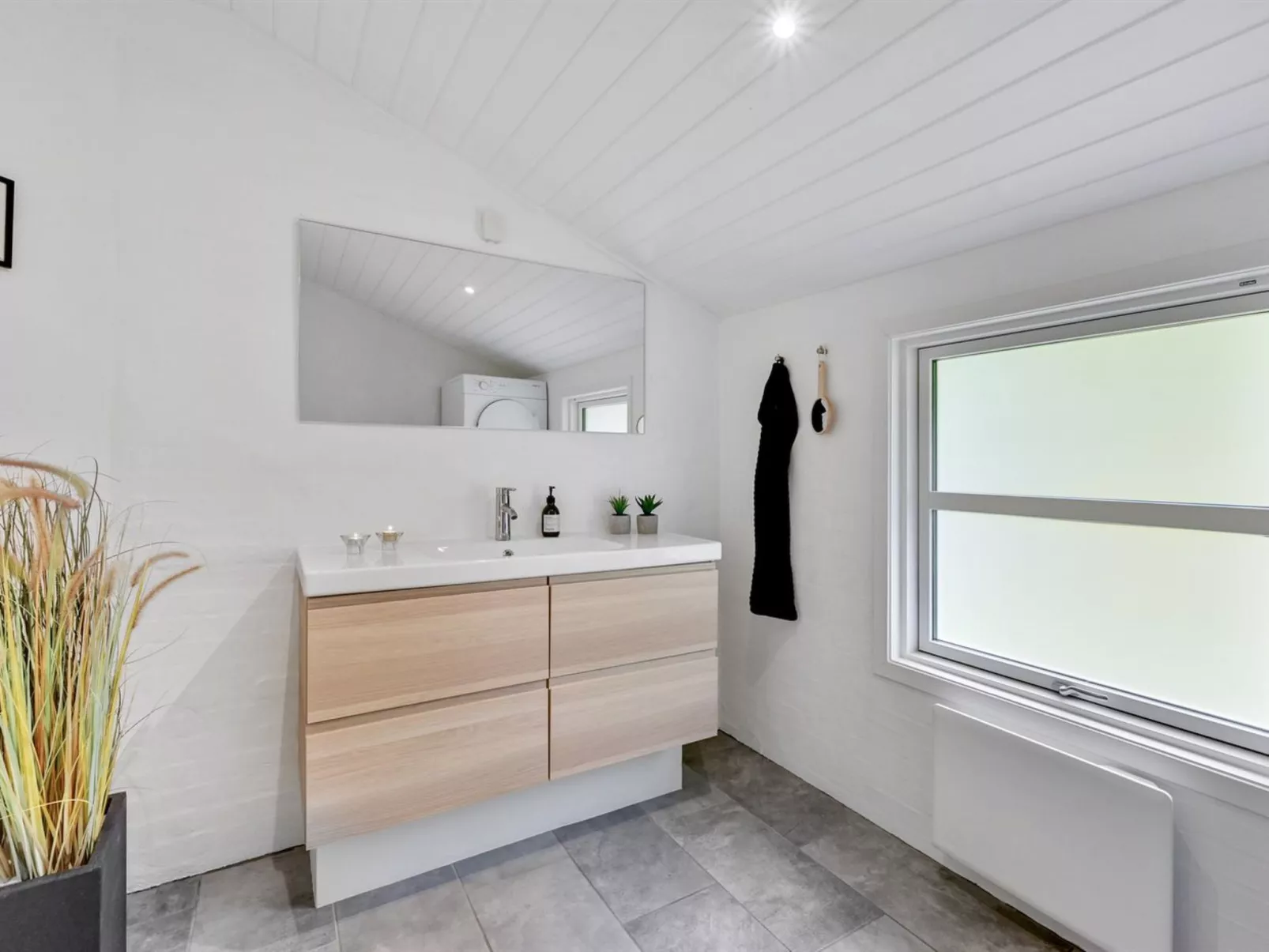 "Liviana" -  from the sea-Binnen