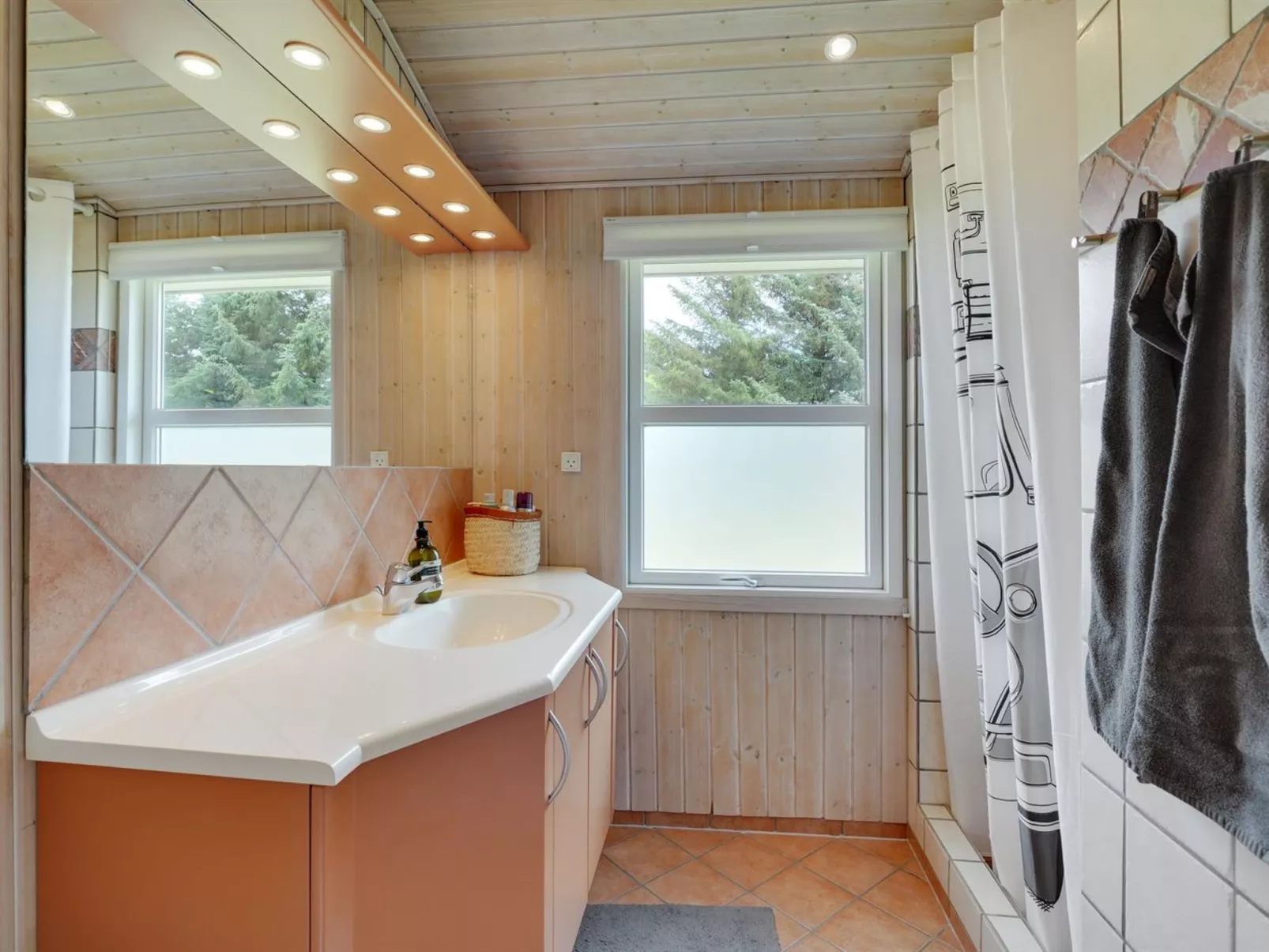 "Akkar" - 1.8km from the sea-Binnen