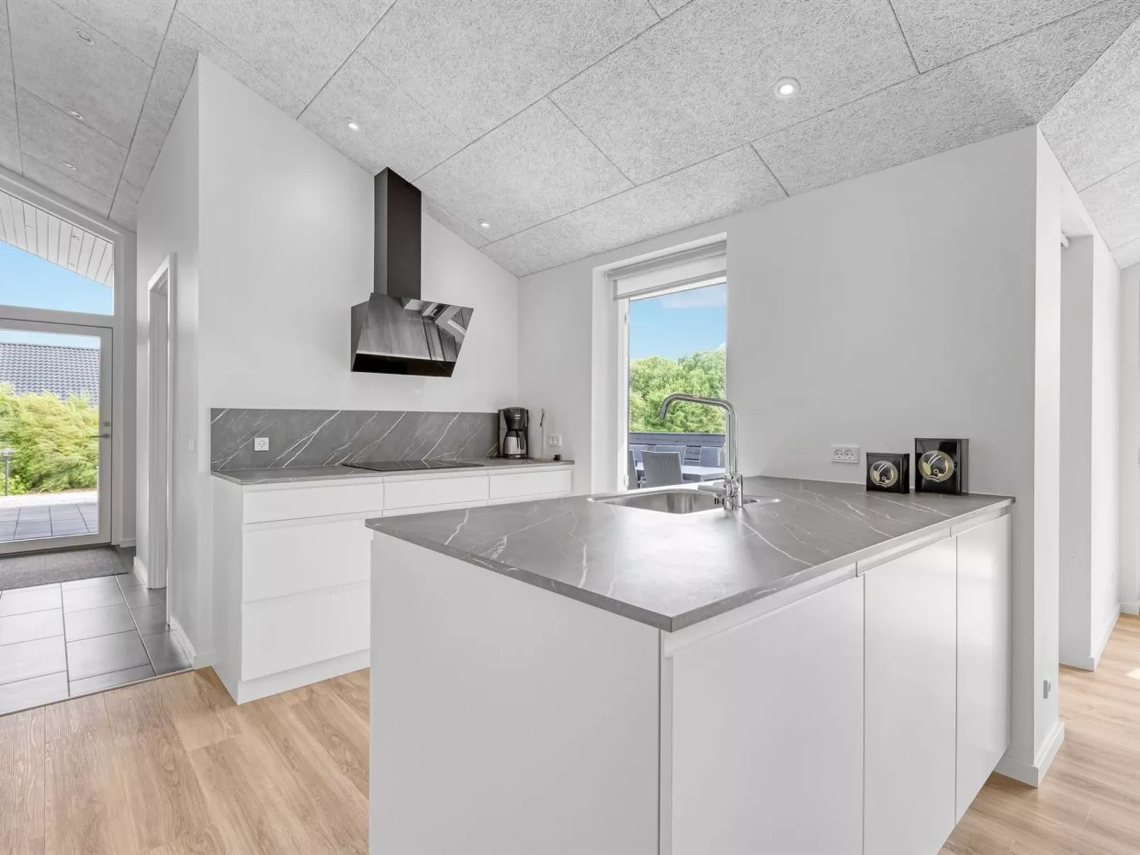 "Aleksa" - 500m from the sea-Binnen