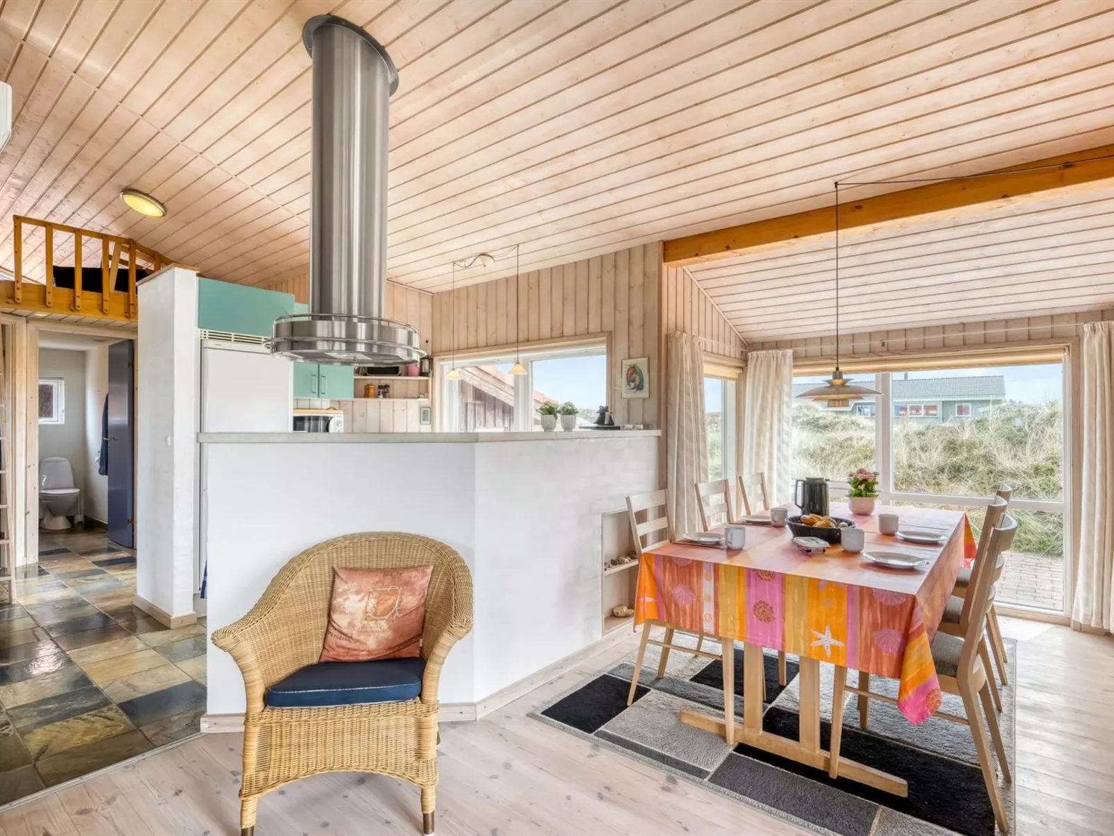 "Hughe" - 200m from the sea-Binnen