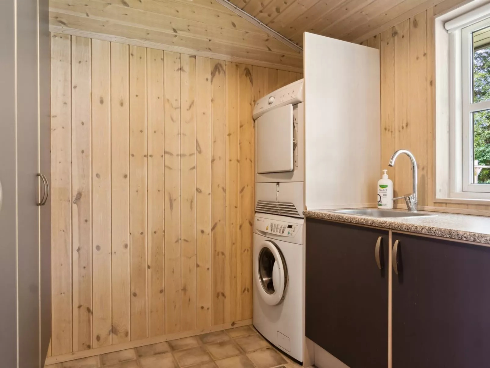 "Launo" - 1.1km to the fjord-Binnen