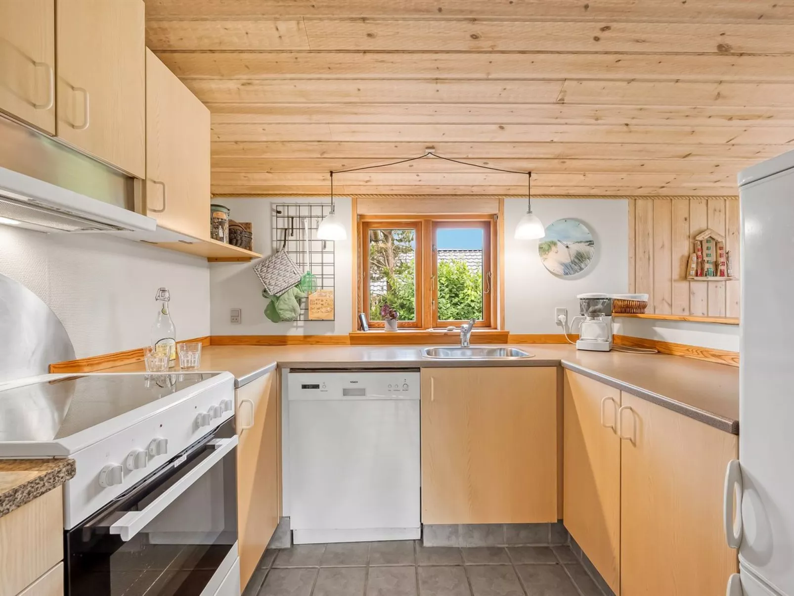 "Åsa" - 500m to the fjord-Binnen