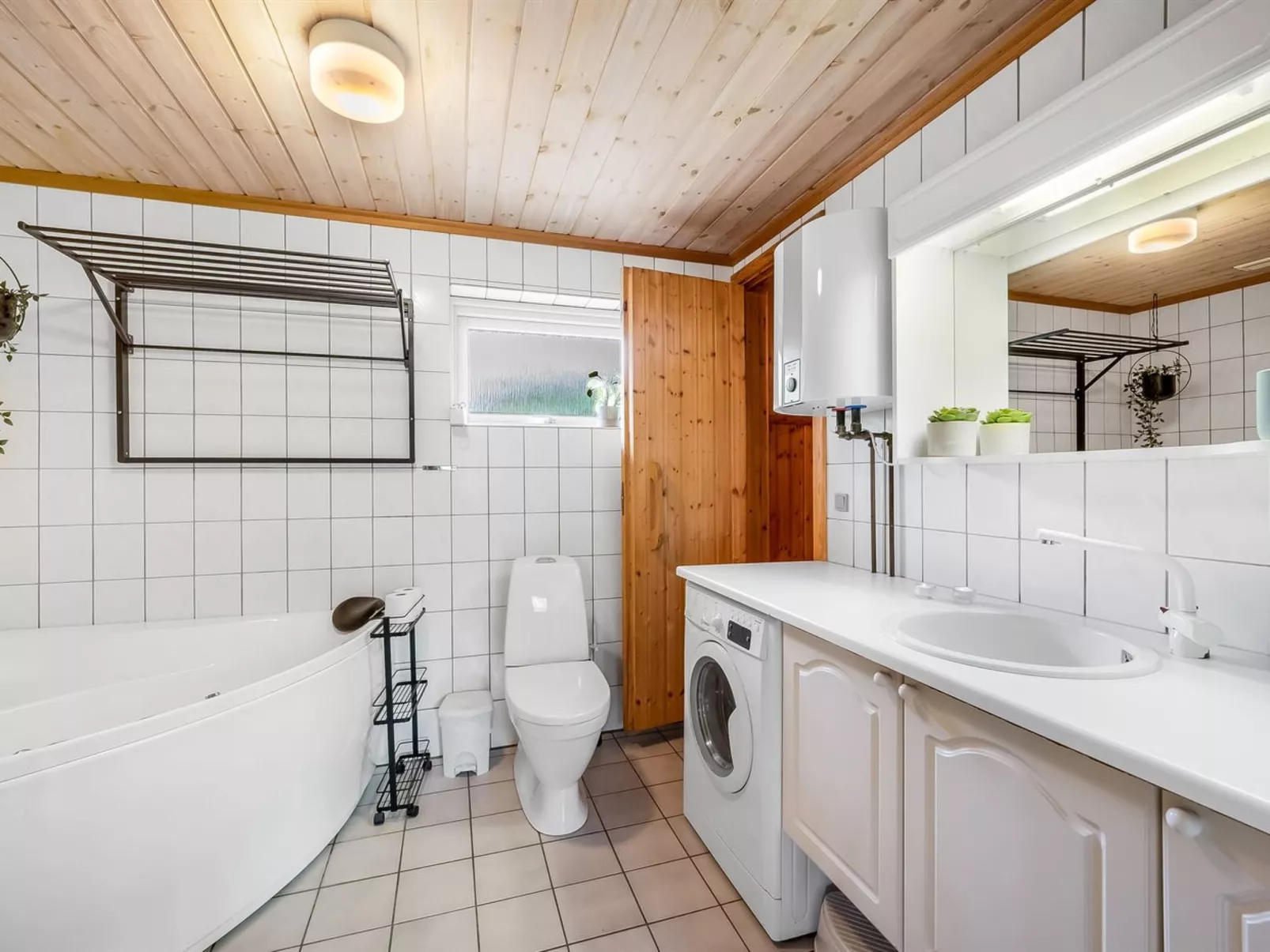 "Tian" - 400m to the fjord-Binnen