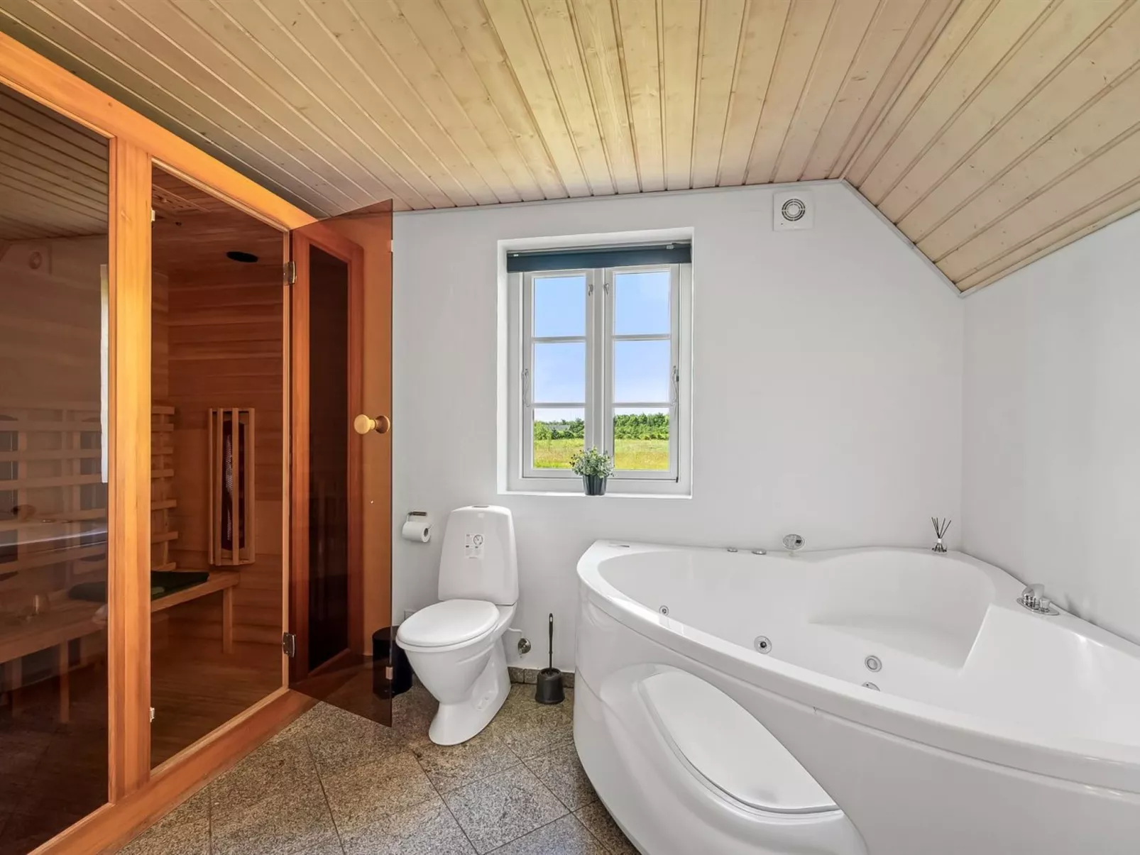 "Birette" - 1.2km from the sea-Binnen