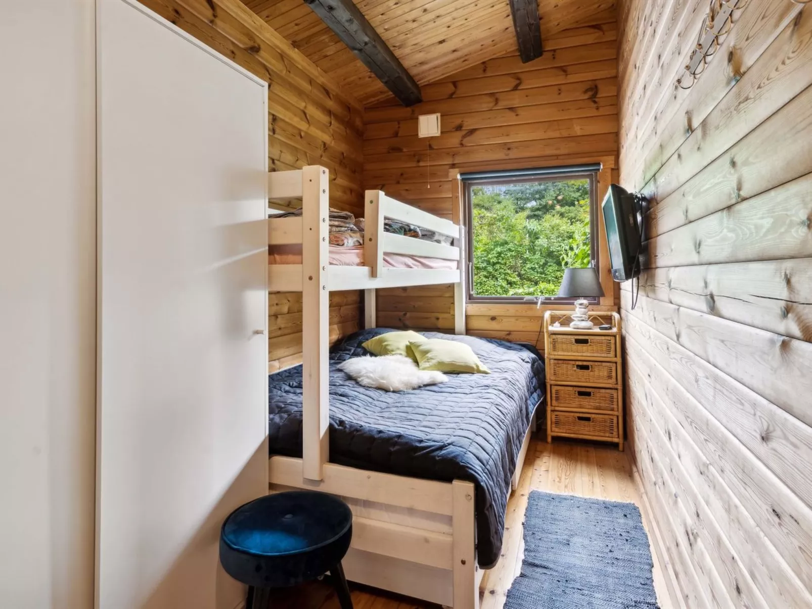 "Araminta" - 800m from the sea-Binnen