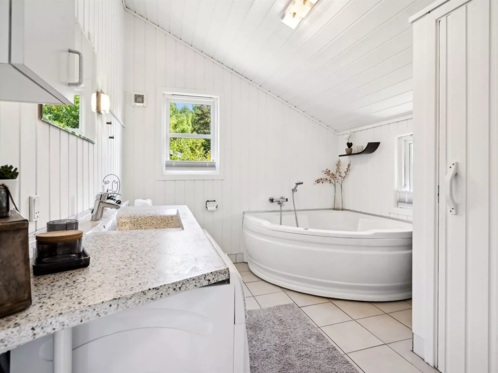 "Enida" - 350m to the fjord-Binnen