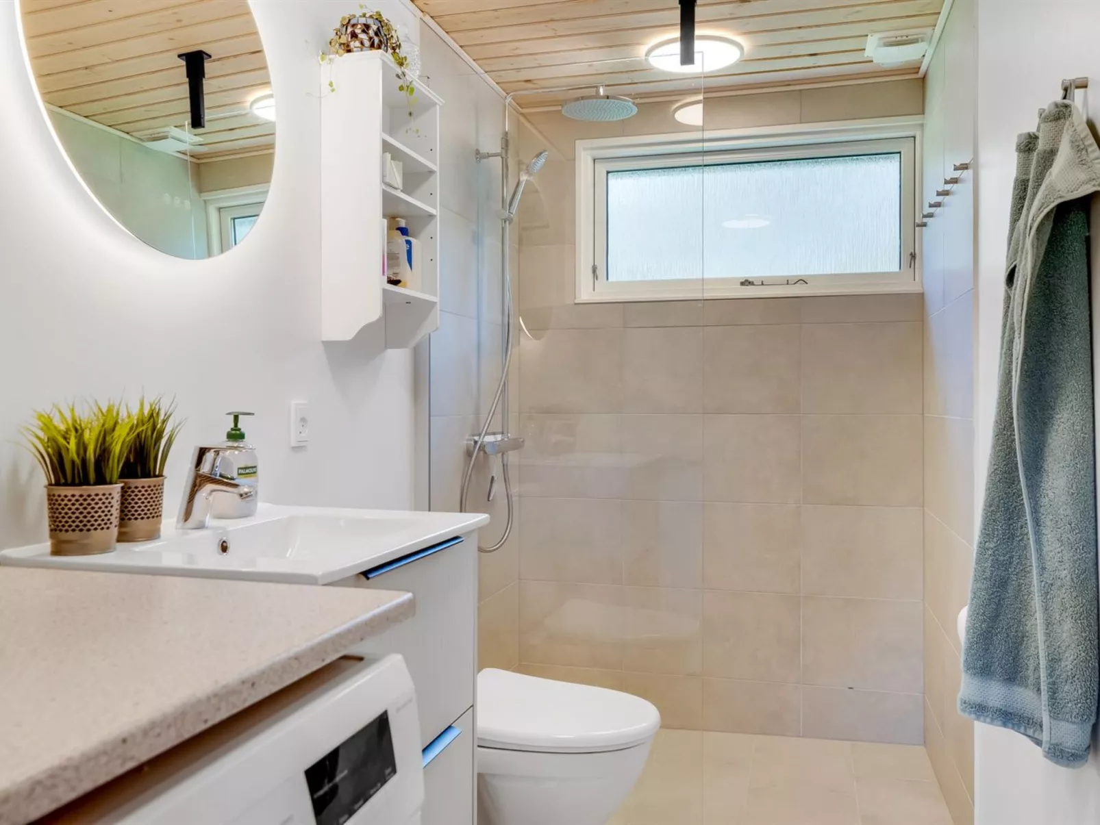 "Rajna" - 500m to the fjord-Binnen