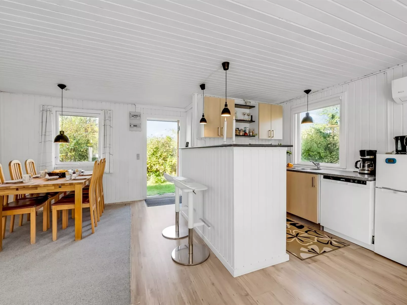 "Pirjo" - 350m to the fjord-Binnen