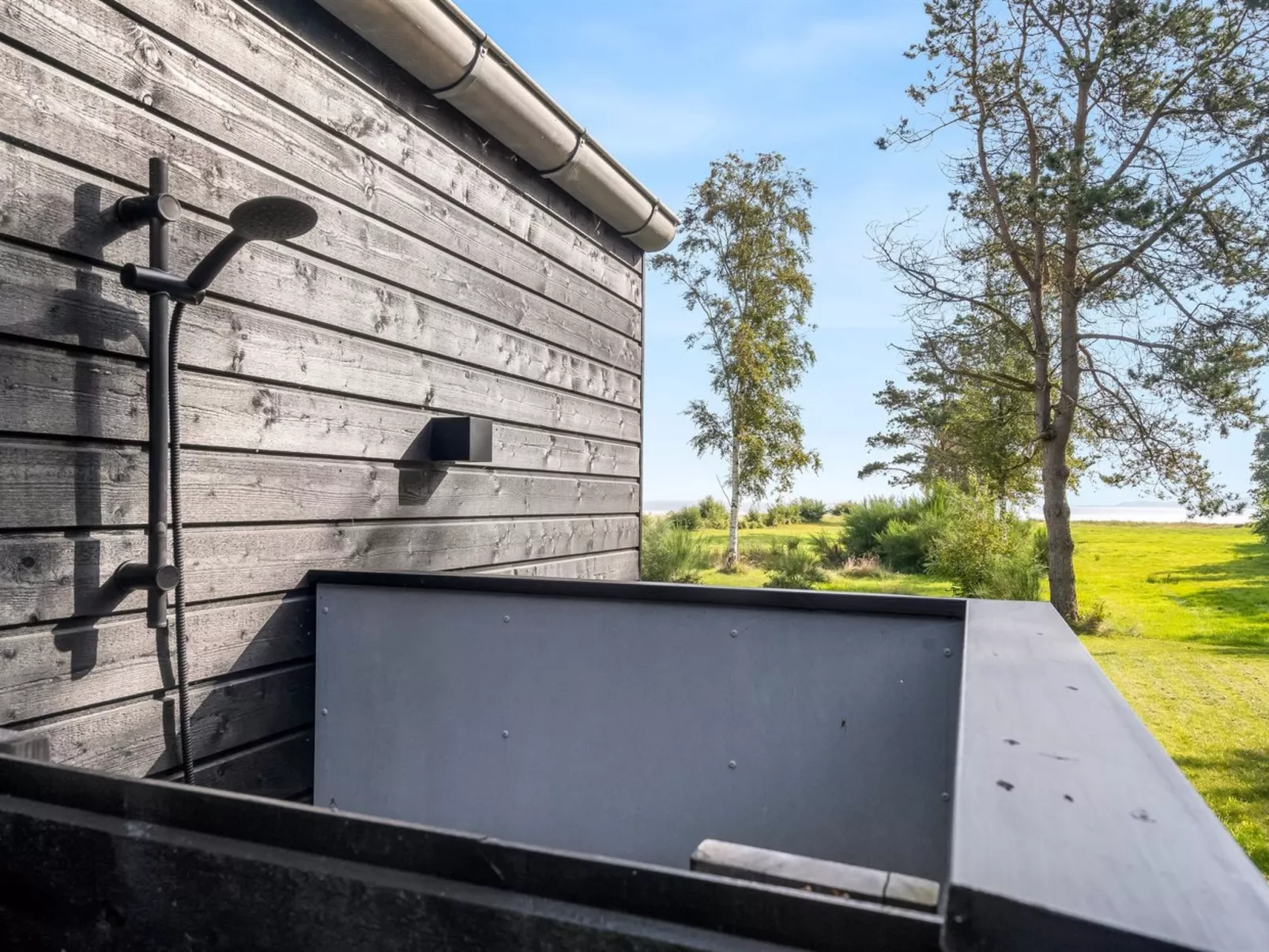 "Jahn" - 250m to the fjord-Buiten