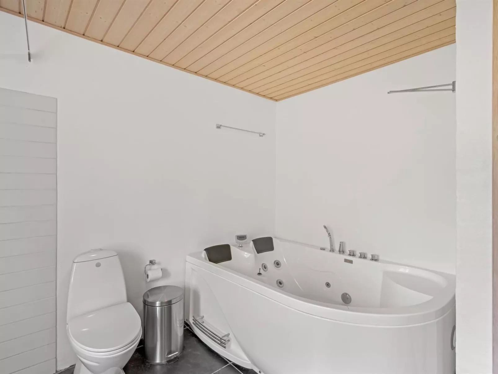 "Trena" - 1.2km to the fjord-Binnen