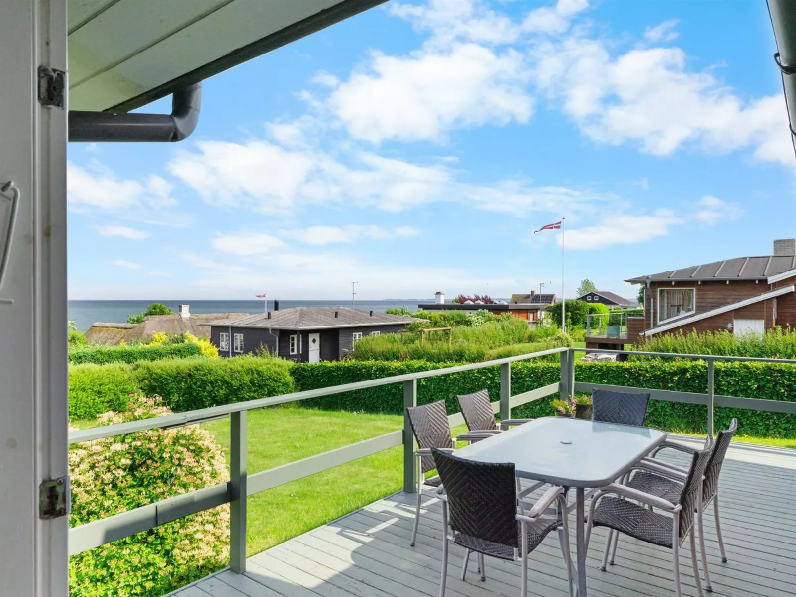 "Slava" - 75m from the sea-Buiten