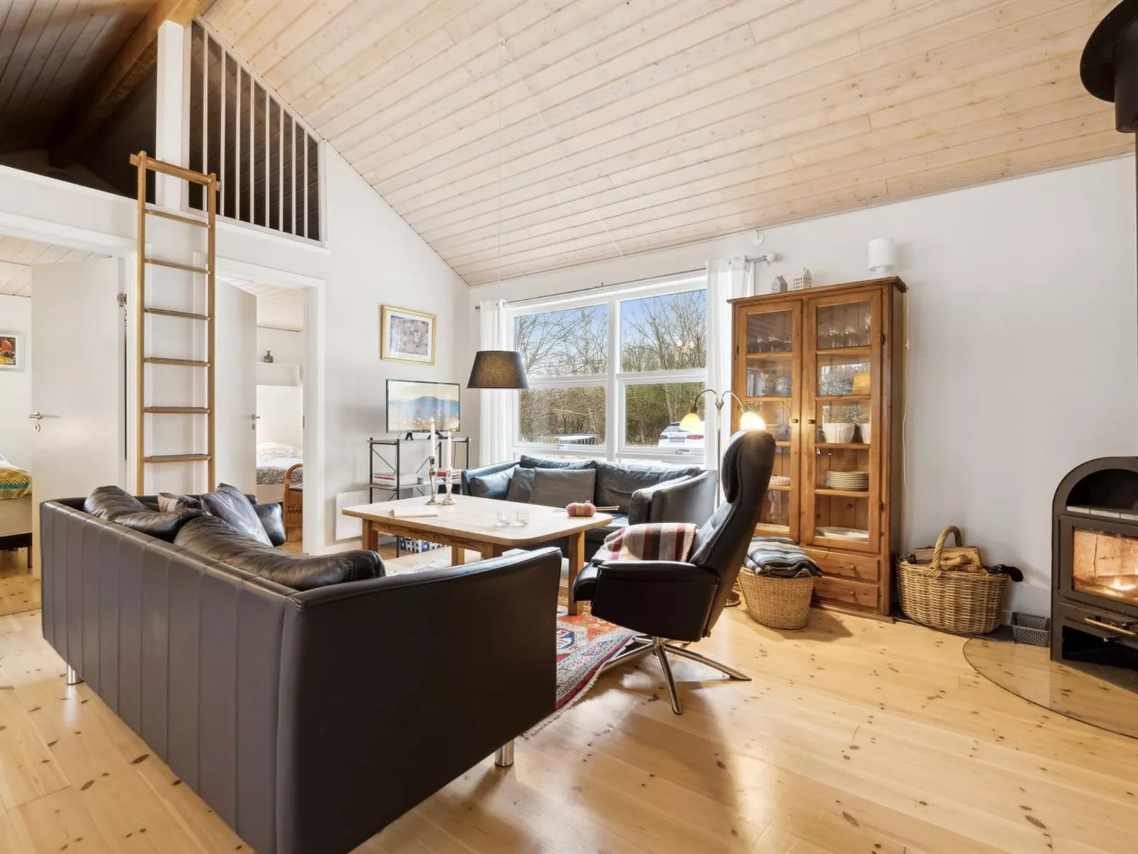 "Tomine" -  from the sea-Binnen