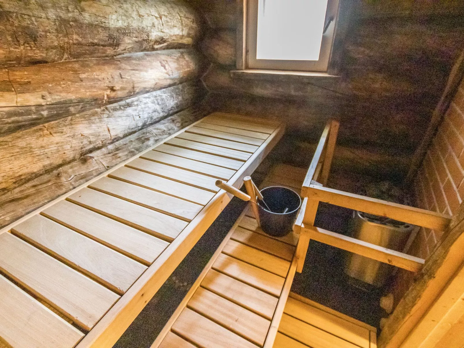 Lomaylläs maja/keloluppo-Binnen