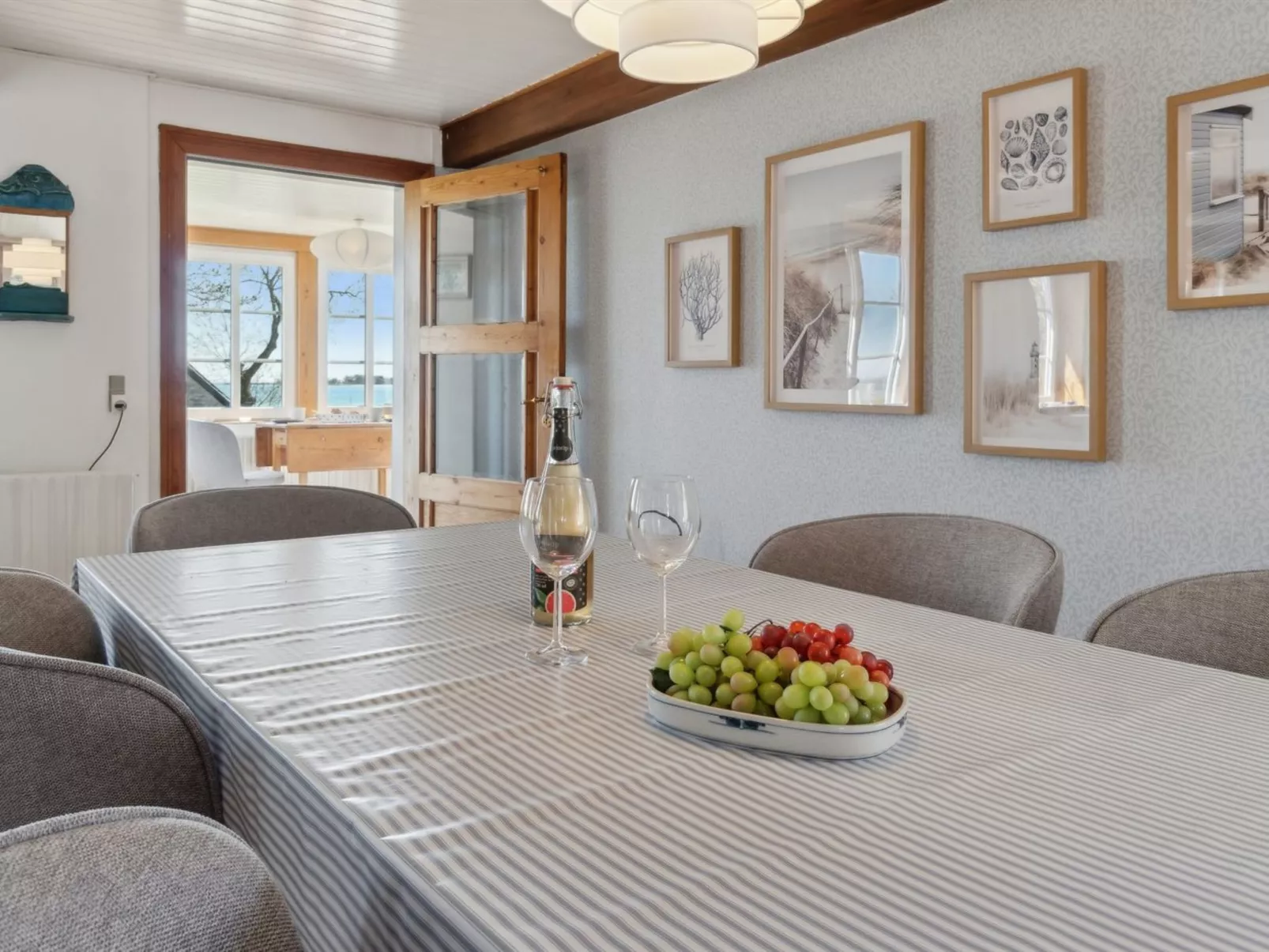 "Hakon" - 40m from the sea-Binnen